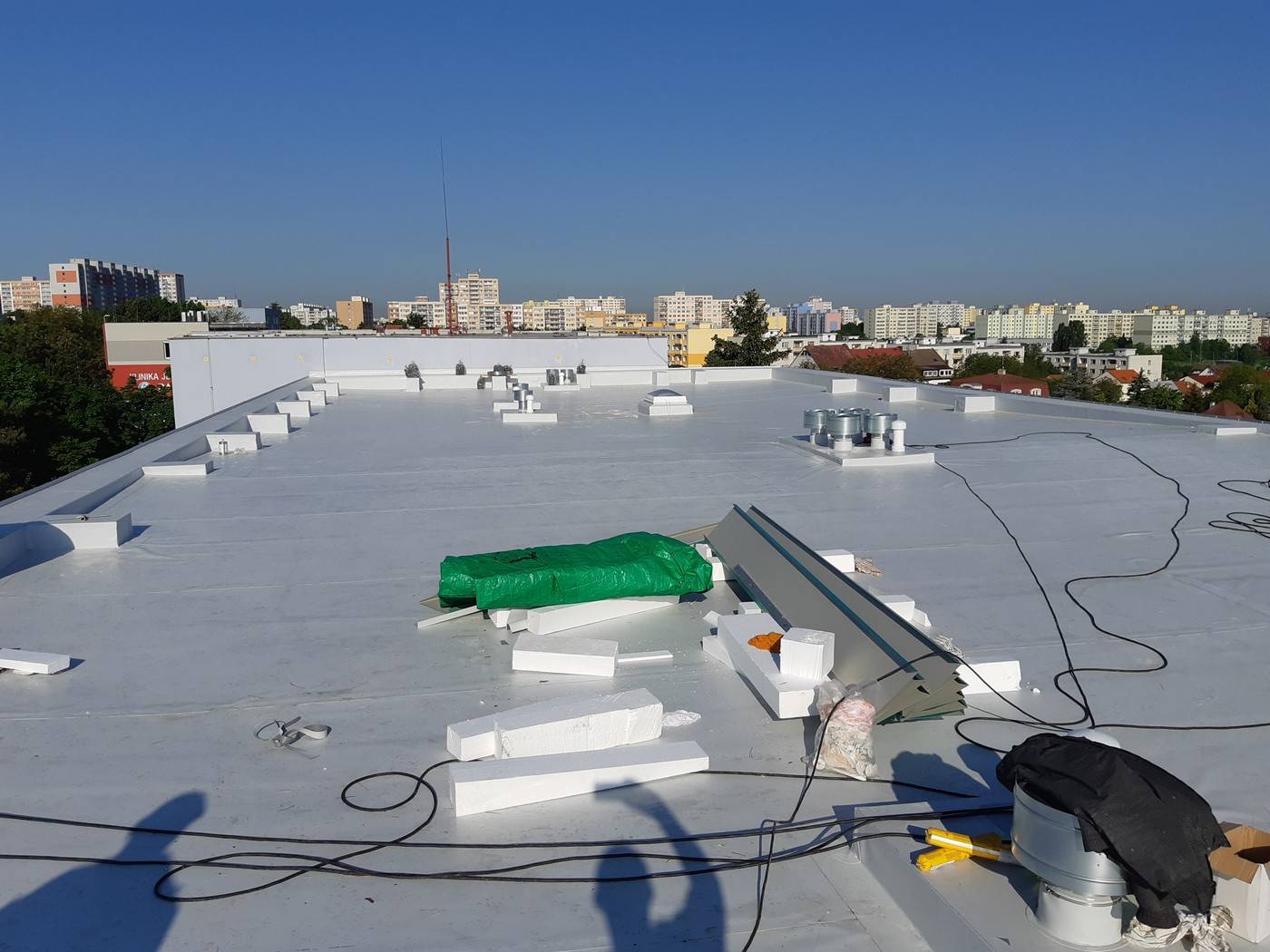 Jak spolehlivě zateplit plochou střechu? Vsaďte na nejkvalitnější materiály