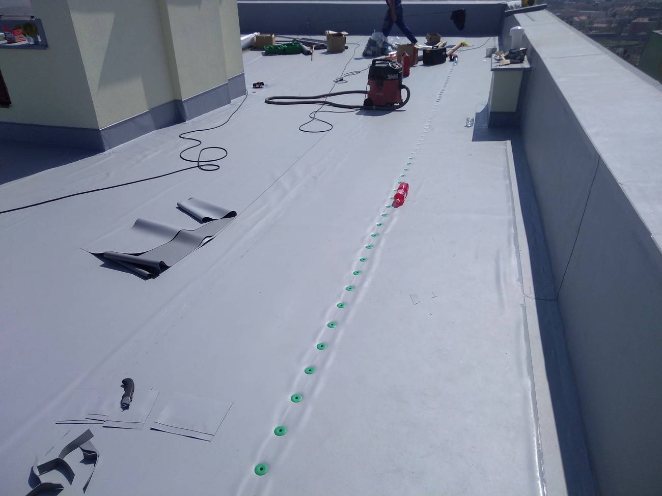 Hydroizolační fólie a jejich využití na plochých střechách