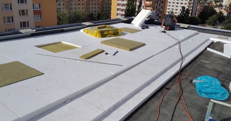 Hydroizolace ploché střechy bytového domu