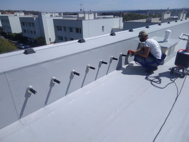 Pravidelná kontrola ploché střechy